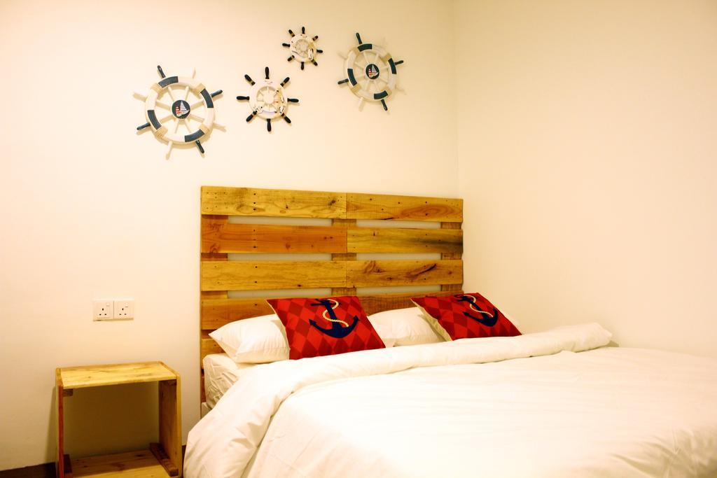 Roof Talk Theme Hostel Johor Bahru Zimmer foto